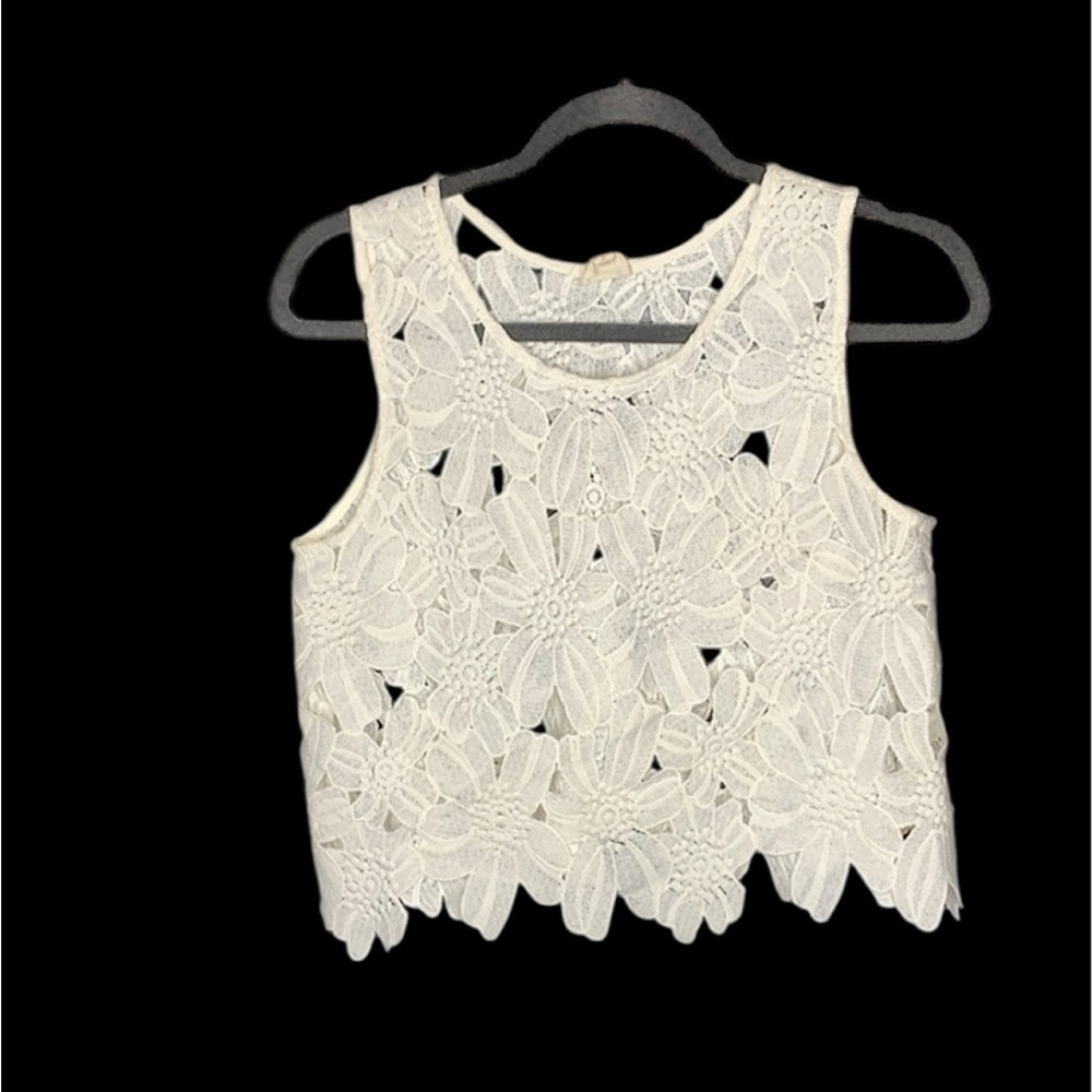 Caution to the wind‎ white top size small
